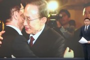大兴安岭李明博、朴槿惠给金文洙打气 鼓励其争取赢得韩国大选
